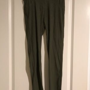 Jeggings- one size fits all. Lightweight & soft .